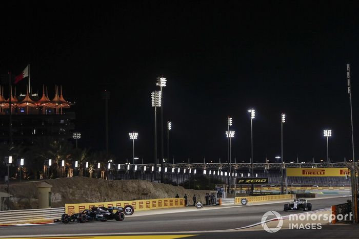 Valtteri Bottas, Mercedes F1 W11, Jack Aitken, Williams FW43