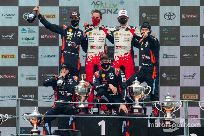 Podio: Sébastien Ogier, Julien Ingrassia, Toyota Gazoo Racing WRT Toyota Yaris WRC, Dani Sordo, Carlos Del Barrio, Hyundai Motorsport Hyundai i20 Coupe WRC, Ott Tänak, Martin Järveoja, Hyundai Motorsport Hyundai i20 Coupe WRC