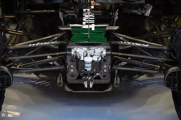 Renault F1 Team R.S.20 front suspension detail