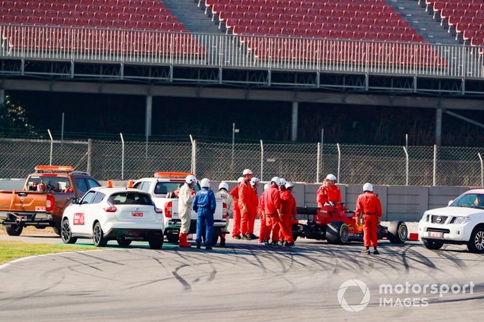 Sebastian Vettel, Ferrari, se para en la pista de Montmeló