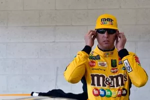  Kyle Busch, Joe Gibbs Racing, Toyota Camry M&M's