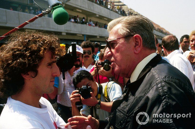 Alain Prost, McLaren, con Jean Marie Balestre, presidente de la FISA