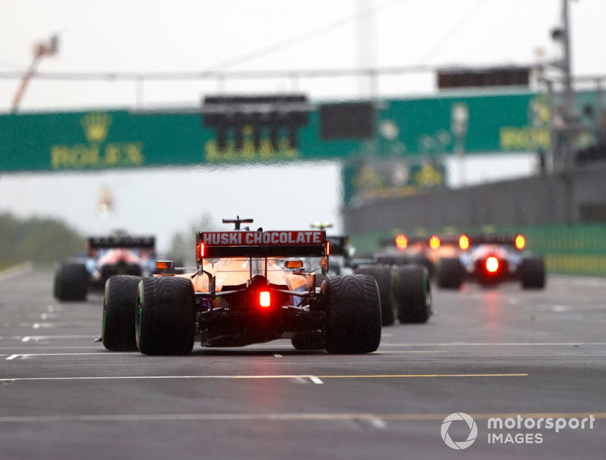 Daniel Ricciardo, McLaren MCL35M, takes his grid position for the start