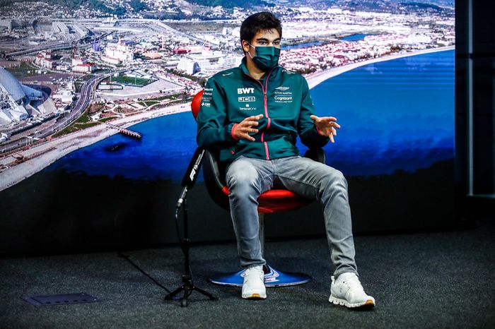 Lance Stroll, Aston Martin en la conferencia de prensa