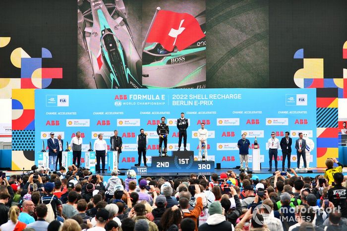 Podio: segundo lugar Jean-Eric Vergne, DS Techeetah, ganador  Edoardo Mortara, Venturi Racing, tercer lugar Stoffel Vandoorne, Mercedes-Benz EQ