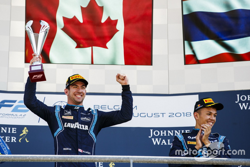 Son coéquipier Albon l'accompagnait sur le podium