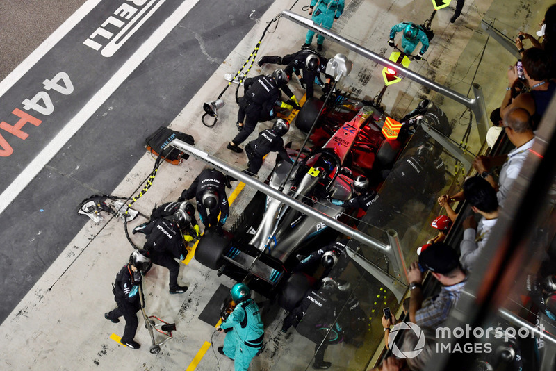 Valtteri Bottas, Mercedes-AMG F1 W09 pit stop 