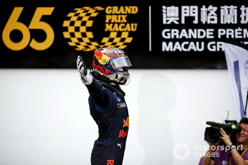 Ganador, Dan Ticktum, Motopark Academy