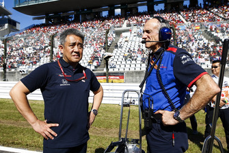 Masashi Yamamoto, General Manager, Honda Motorsport, and Franz Tost, Team Principal, Scuderia Toro Rosso, on the grid