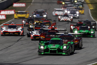 Start: #22 Tequila Patron ESM Nissan DPi, P: Pipo Derani, Johannes van Overbeek, Timo Bernhard leads