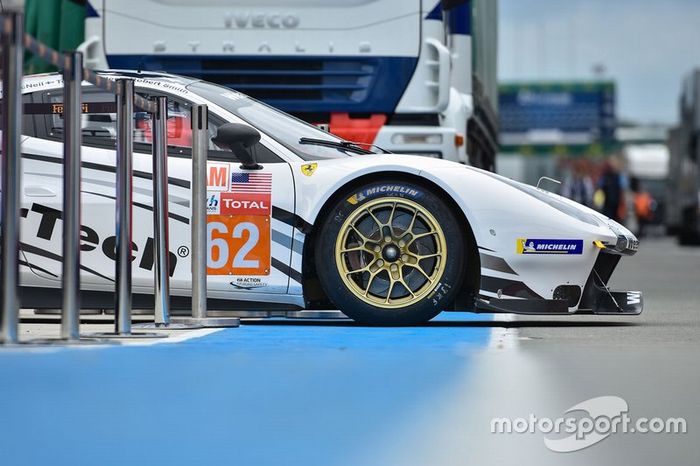 #62 Weathertech Racing Ferrari 488 GTE: Cooper MacNeil, Toni Vilander, Robert Smith