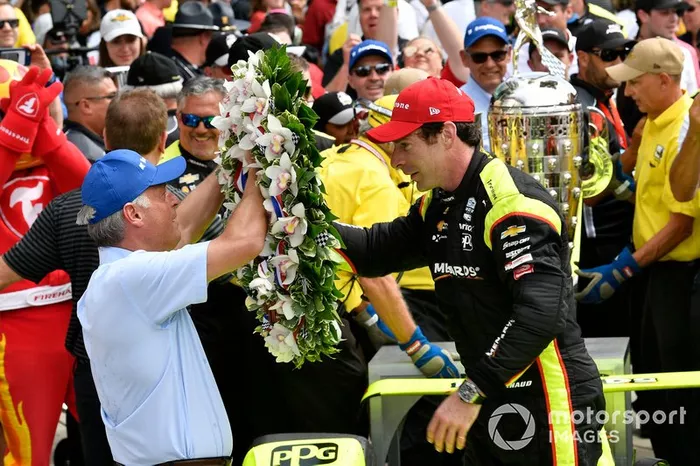 Simon Pagenaud, Team Penske Chevrolet celebra la victoria