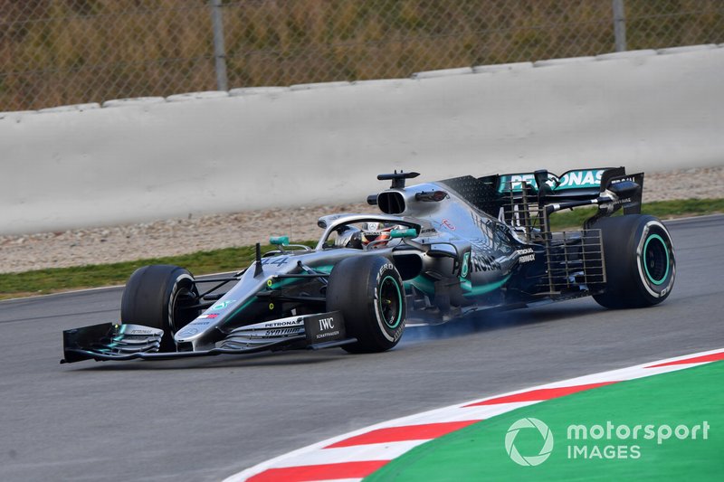 Lewis Hamilton, Mercedes-AMG F1 W10 EQ Power+ locks up