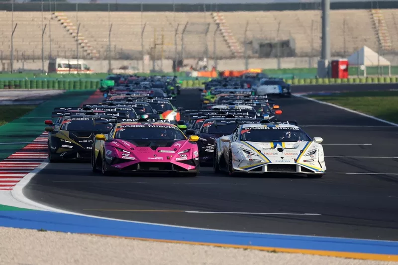 La partenza di Gara 1 Lamborghini Super Trofeo Europe