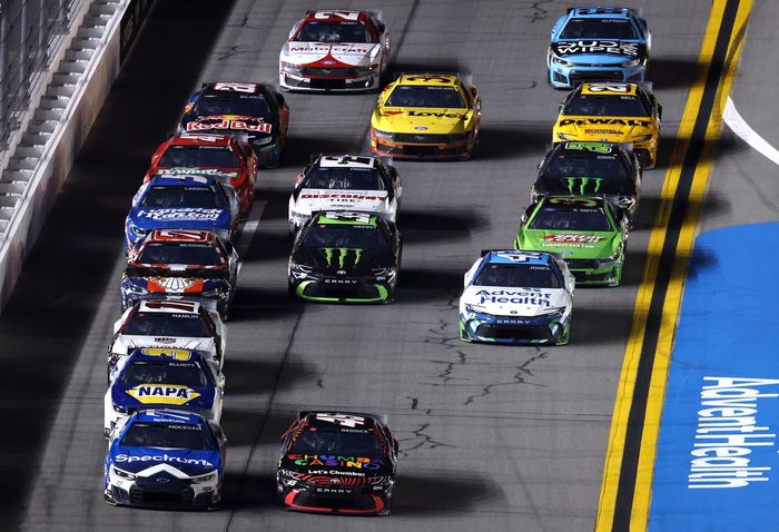 Carson Hocevar, Spire Motorsports Chevrolet, Tyler Reddick, 23XI Racing Toyota