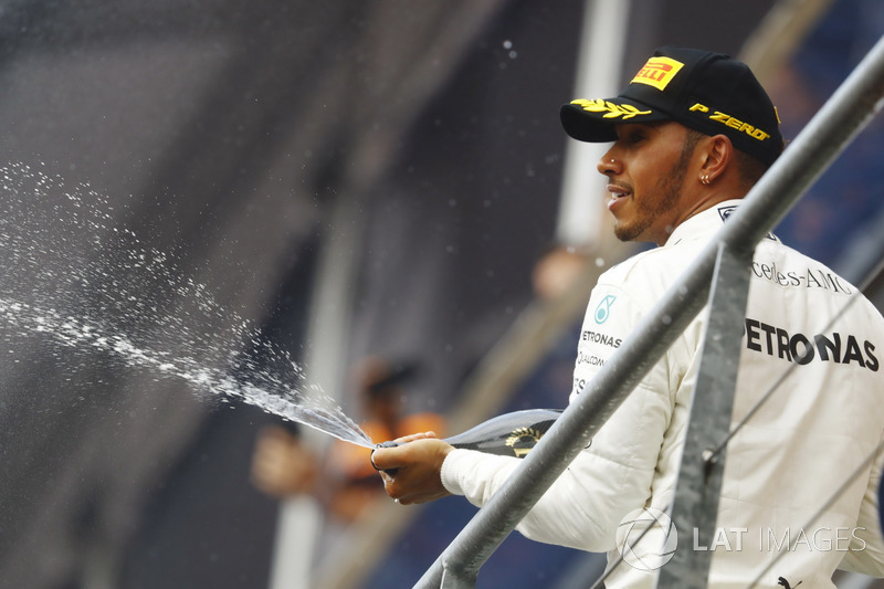 Podio: ganador de la carrera Lewis Hamilton, Mercedes AMG