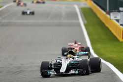 Льюіс Хемілтон, Mercedes AMG F1 W08, Себастьян Феттель, Ferrari SF70H