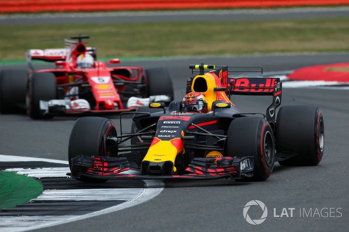 Max Verstappen, Red Bull Racing RB13, Sebastian Vettel, Ferrari SF70H