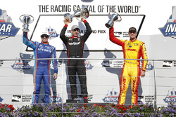 Podium: winner Will Power, Team Penske Chevrolet, second place Scott Dixon, Chip Ganassi Racing Hond