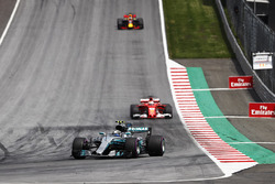 Valtteri Bottas, Mercedes AMG F1 W08, Sebastian Vettel, Ferrari SF70H, Daniel Ricciardo, Red Bull Racing RB13