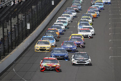 Start: Kyle Busch, Joe Gibbs Racing Toyota Kevin Harvick, Stewart-Haas Racing Ford lead