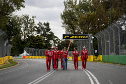 Sebastian Vettel, Ferrari lors de la reconnaissance de la piste