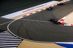 Kevin Magnussen, Haas F1 Team VF-17, Pascal Wehrlein, Sauber C36-Ferrari, Daniil Kvyat, Scuderia Toro Rosso STR12