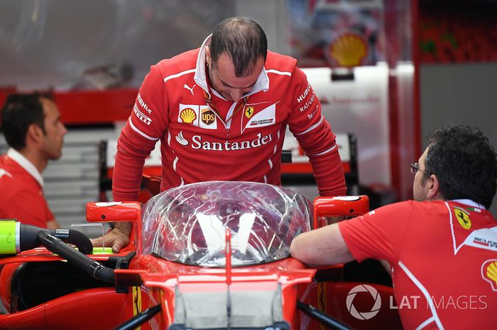 Ferrari SF70H con el escudo de la cabina