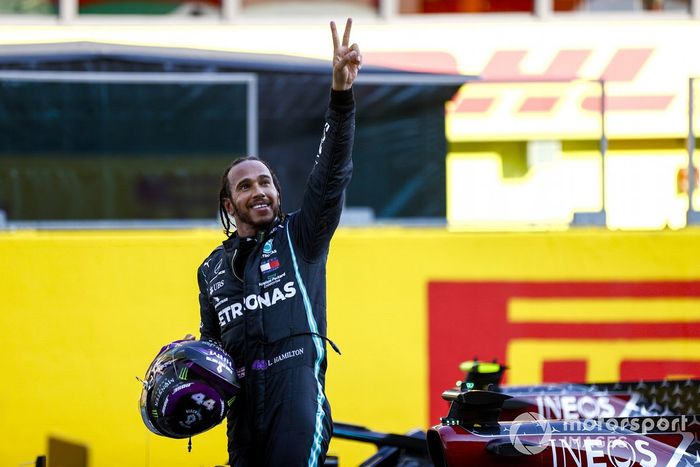 Ganador Lewis Hamilton, Mercedes-AMG F1 celebra en Parc Ferme
