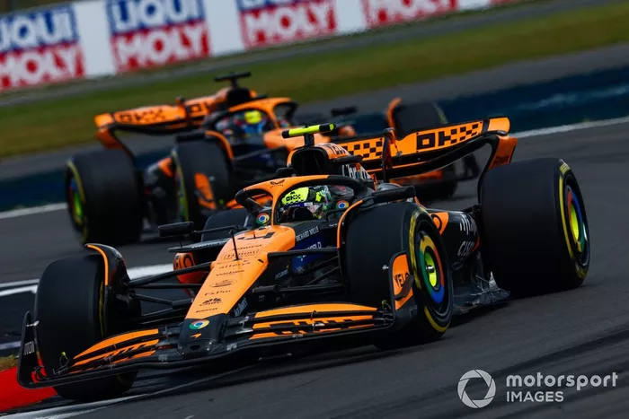Lando Norris, McLaren MCL38, Oscar Piastri
