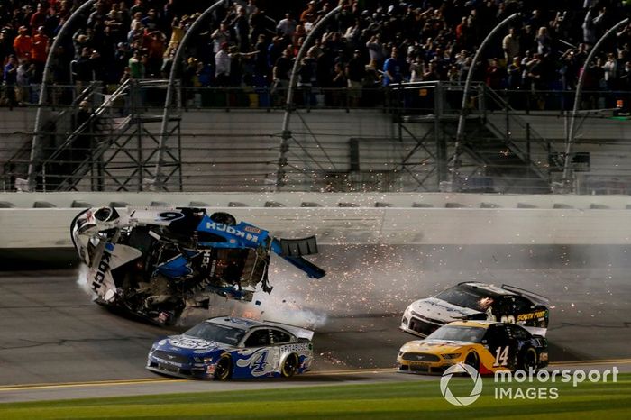 Choque de Ryan Newman, Roush Fenway Racing, Ford Mustang Koch Industries