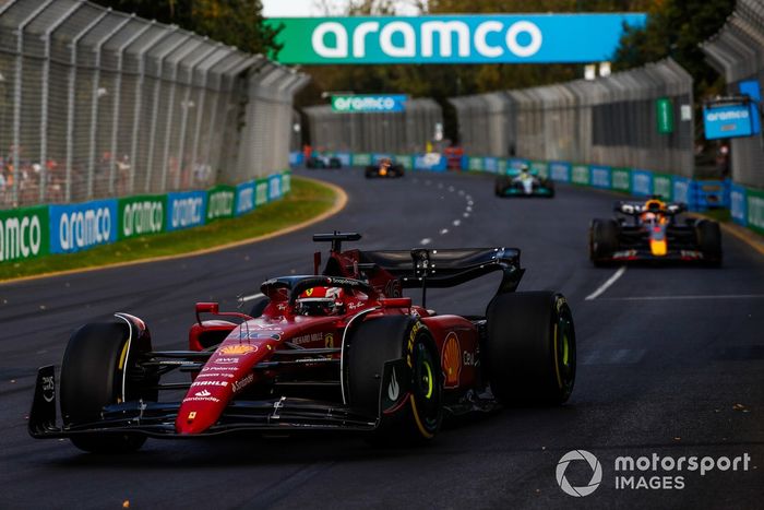 Charles Leclerc, Ferrari F1-75, Max Verstappen, Red Bull Racing RB18, Lewis Hamilton, Mercedes W13