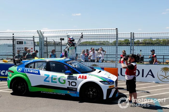 Sérgio Jimenez, Jaguar Brazil Racing celebrates victory in parc ferme