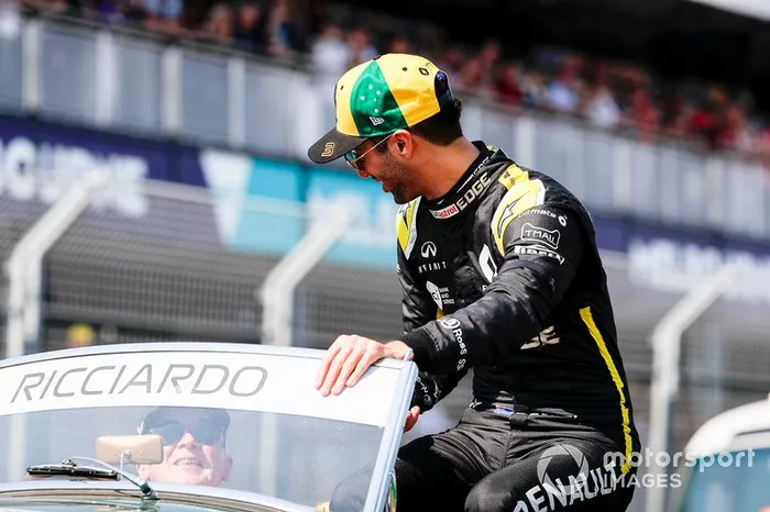 Daniel Ricciardo, Renault F1 Team, durante la drivers parade