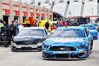 Kevin Harvick, Stewart-Haas Racing, Ford Mustang Busch Beer and Aric Almirola, Stewart-Haas Racing, Ford Mustang Smithfield