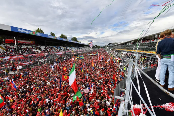 El público invade la pista de Monza
