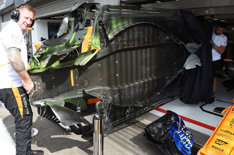 Днище McLaren MCL33