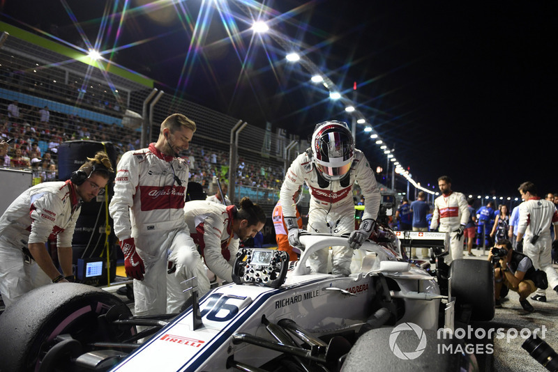 Charles Leclerc, Sauber C37 on the grid