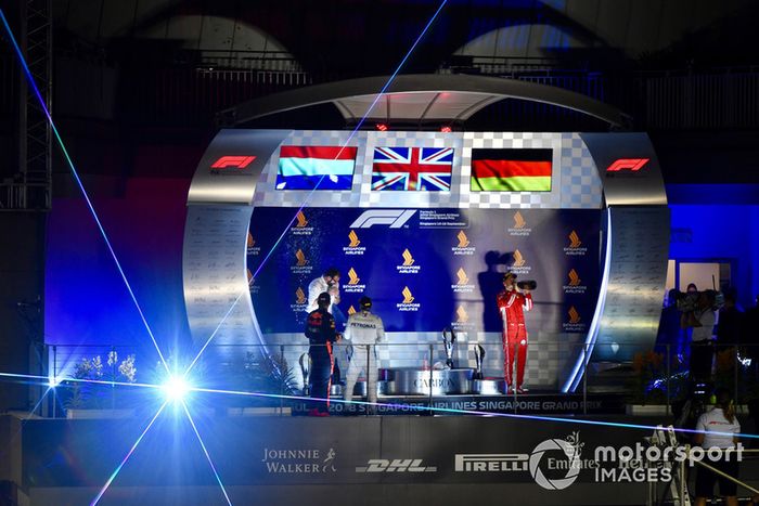 Max Verstappen, Red Bull Racing, Lewis Hamilton, Mercedes AMG F1 y Sebastian Vettel, Ferrari celebran