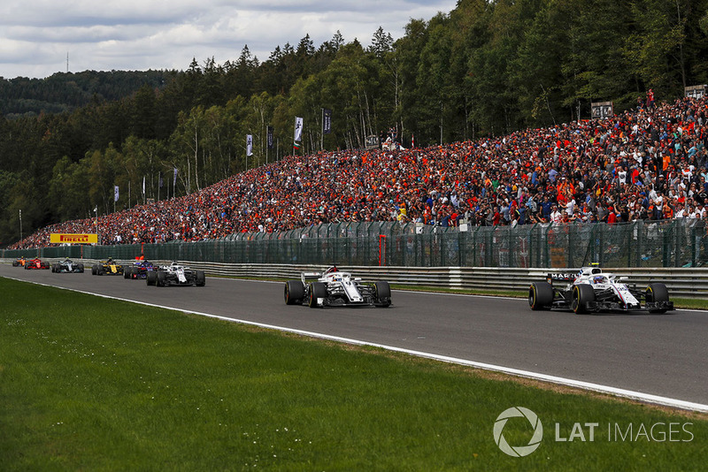 Marcus Ericsson, Sauber C37 and Sergey Sirotkin, Williams FW41
