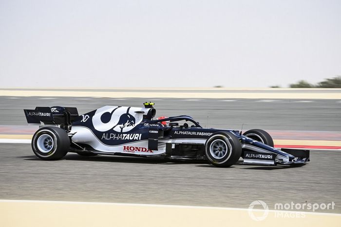 Lateral: AlphaTauri AT02 