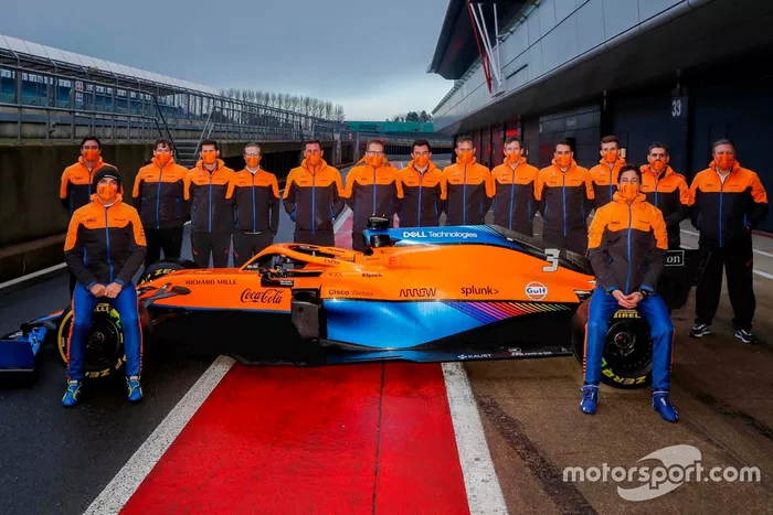Lando Norris, Daniel Ricciardo, McLaren MCL35M e il team