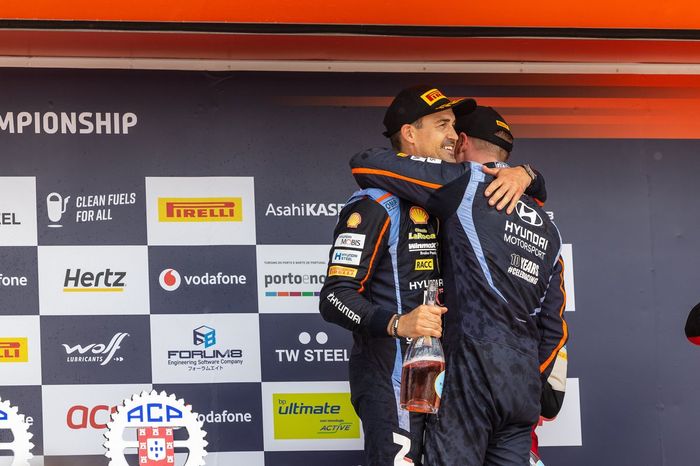 Podio: Dani Sordo, Candido Carrera, Hyundai World Rally Team Hyundai i20 N Rally1