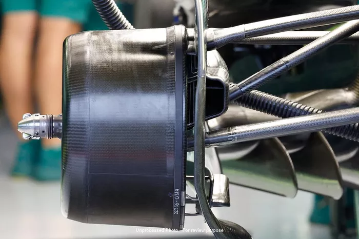 Detalle del tambor de freno del Aston Martin AMR23