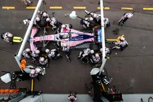 Sergio Perez, Racing Point RP19, in de pits