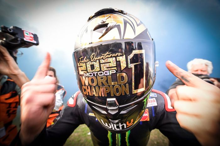 El Campeón del Mundo Fabio Quartararo, Yamaha Factory Racing celebra