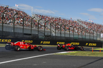 Max Verstappen, Red Bull Racing RB14, Sebastian Vettel, Ferrari SF71H
