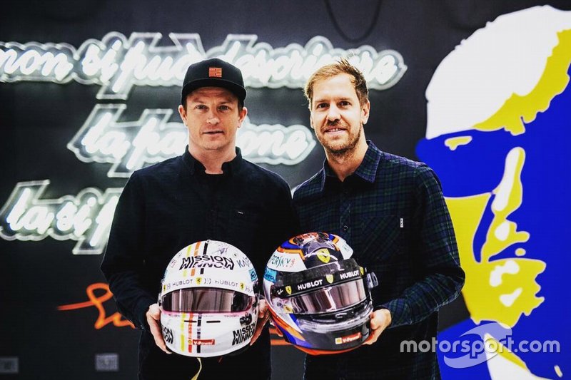 Sebastian Vettel e Kimi Räikkönen con i caschi scambiati