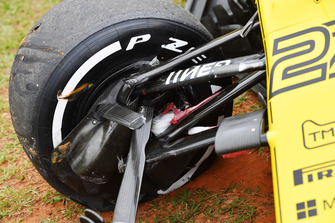 L'auto incidentata di Nico Hulkenberg, Renault Sport F1 Team R.S. 18, nelle FP2