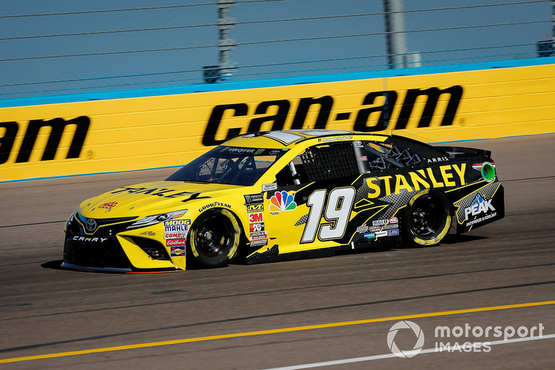 26. Daniel Suarez, Joe Gibbs Racing, Toyota Camry STANLEY